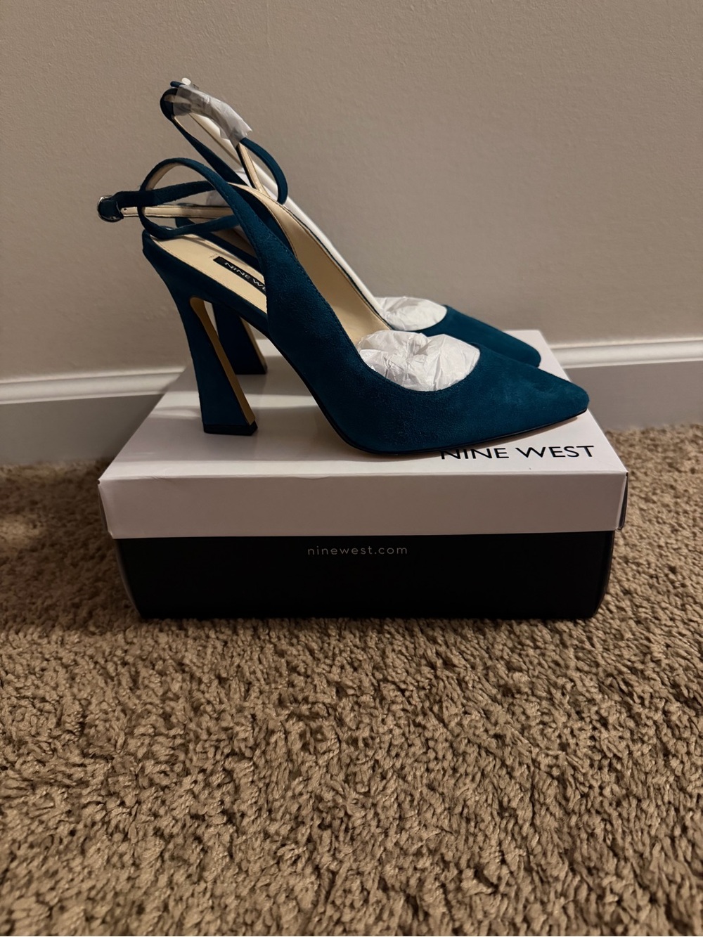 NWB Nine West Medium Green Tabita Suede Slingback Pointed Pump, Size 8M